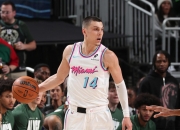 英雄联盟总决赛-包含热火再胜雄鹿晋级总决赛，东部王者崭露头角的词条