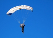 英雄联盟总决赛2025-双重暴扣之夜，深圳队的钢铁洪流与字母哥的救赎之战