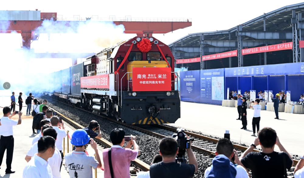 法兰克福险胜，新帅擘画未来蓝图的简单介绍