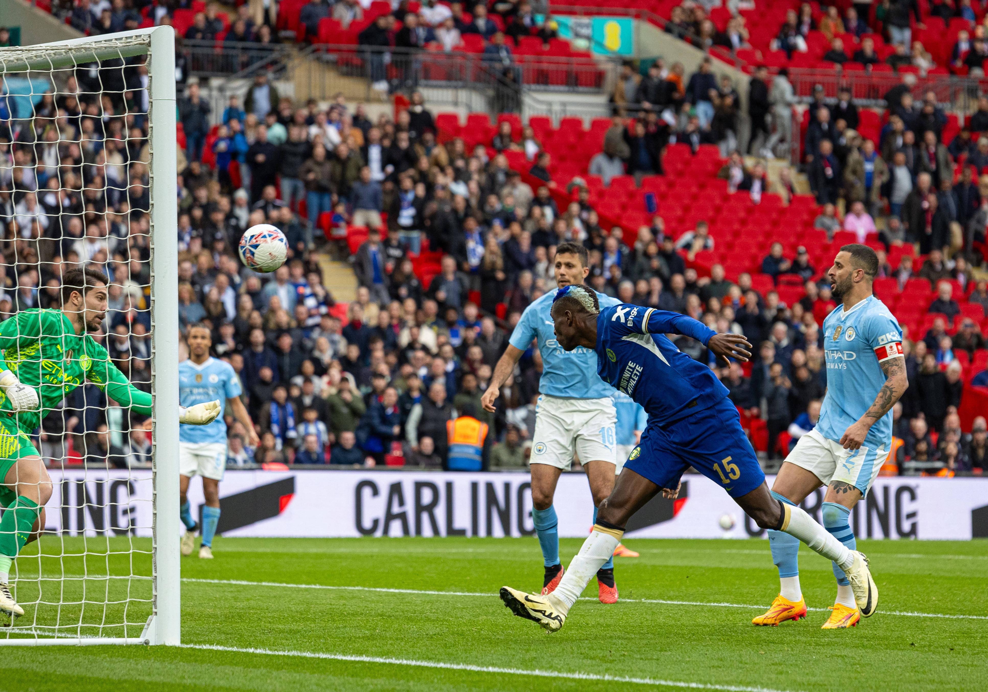 关于曼城士气低迷，勇士难求阵容韧性面临考验的信息