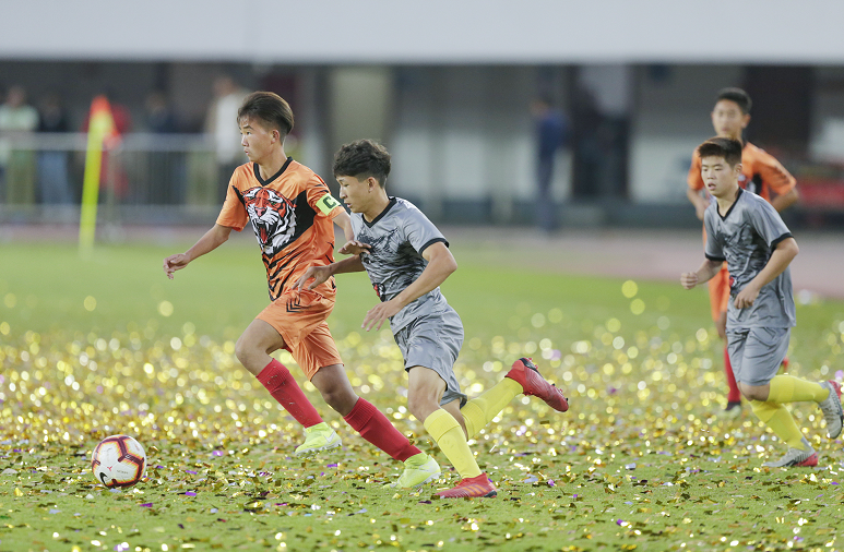 关于莱切斯特城冲击积分榜前列，青训助力壮大的信息