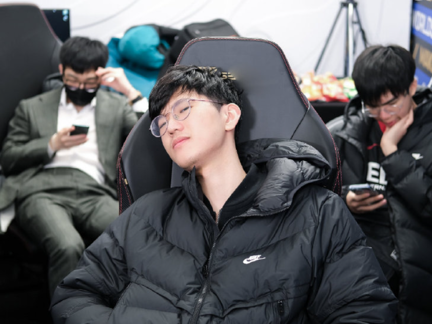 100T轻取DFM,Meiko极限生还后反打峡谷大战八强赛,点燃全场激情的简单介绍 100T轻取DFM,Meiko极限生还后反打峡谷大战八强赛,点燃全场激情的简单介绍