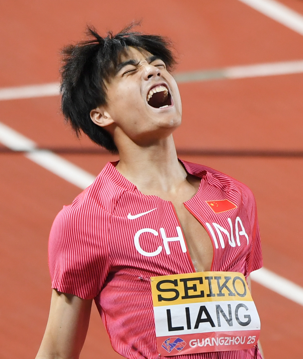 田径传奇谢幕，球迷泪洒赛场