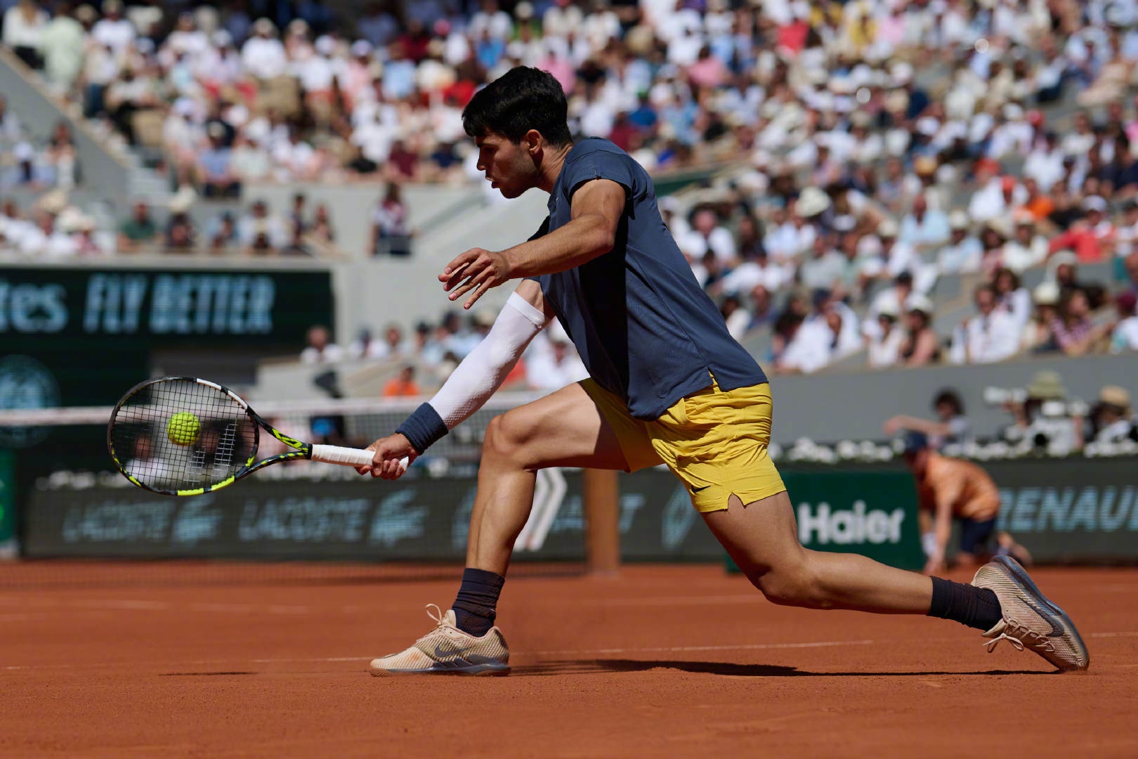 法网完胜戴维斯杯,阿尔卡拉斯惊艳四座 法网完胜戴维斯杯,阿尔卡拉斯惊艳四座