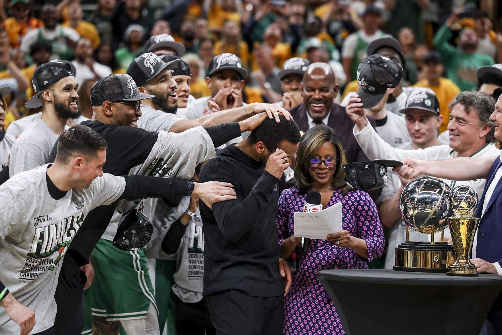 凯尔特人翻盘马刺，高诗岩扛起全队