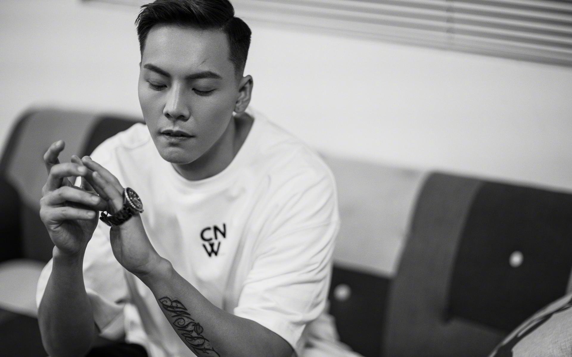 领袖之力与团队之智，詹姆斯爆发彰显个人英雄主义，森林狼战术压制展现集体篮球魅力